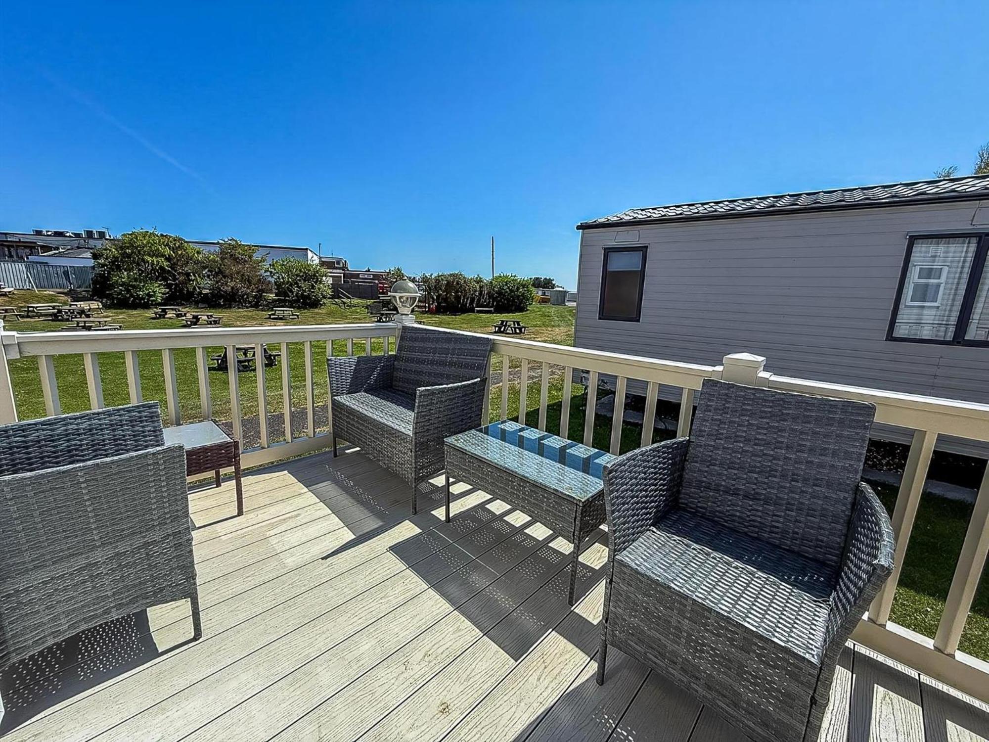 Superb Caravan By The Seaside In Kessingland, Suffolk Ref 90040Sg Benacre Экстерьер фото